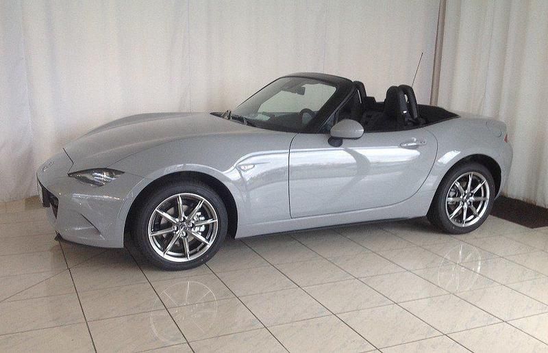 Neu Mazda MX5 Exclusive-Line 132 PS (97 kW) 2025 Grau Cabrio