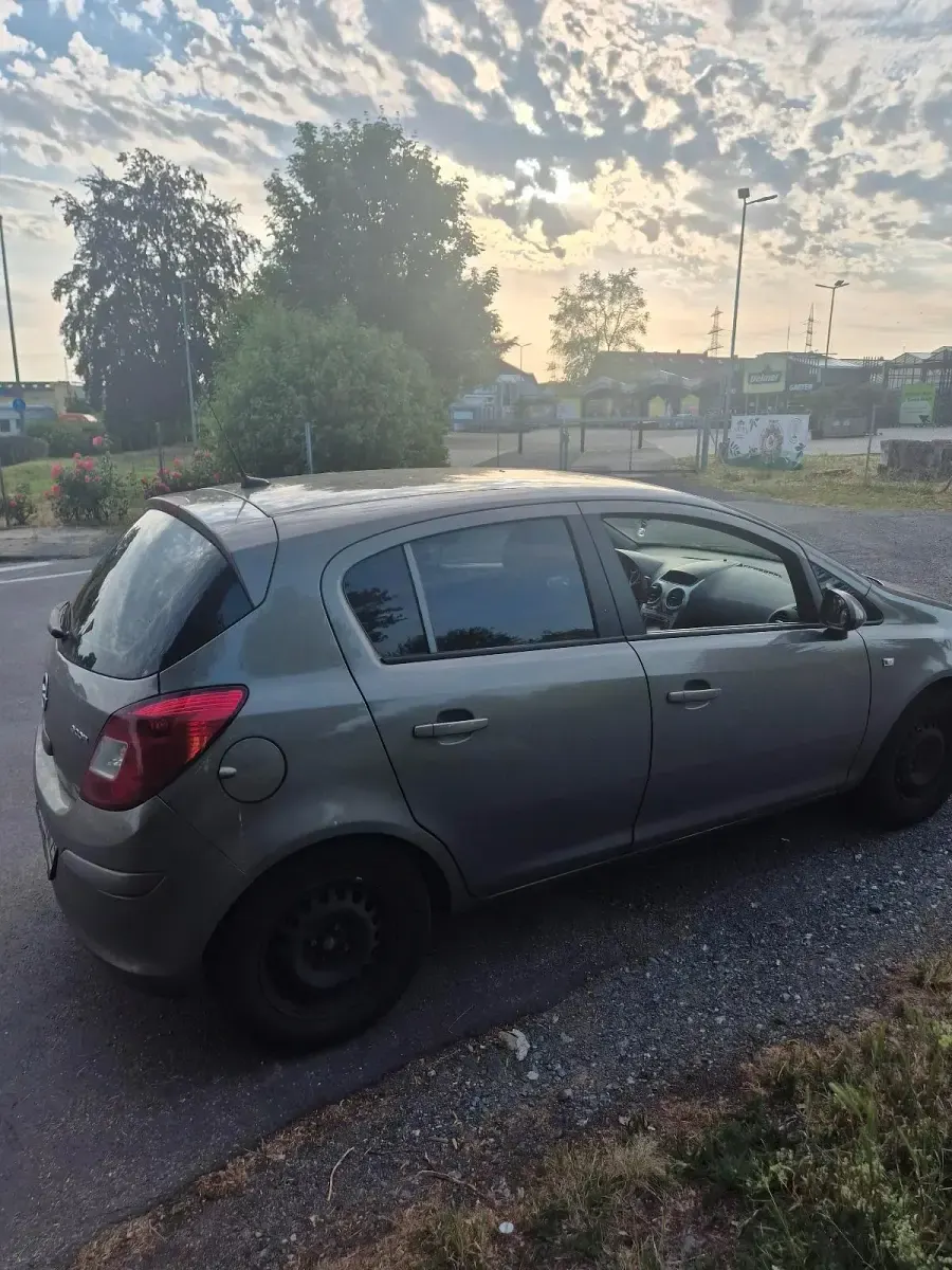 Gebraucht Opel Corsa 100 PS (73 kW) 2012 Braun Kleinwagen
