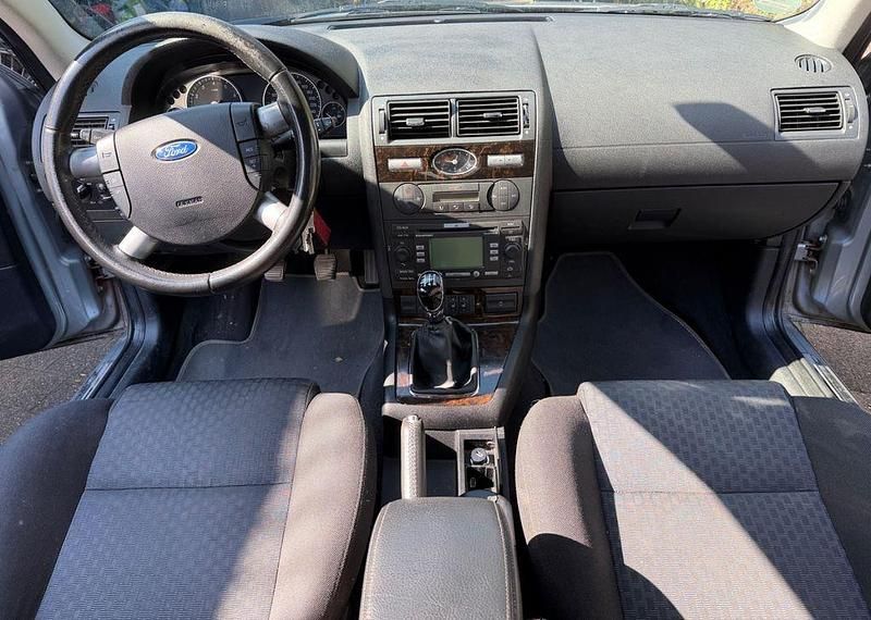 Gebraucht Ford Mondeo 125 PS (91 kW) 2007 Silber Limousine