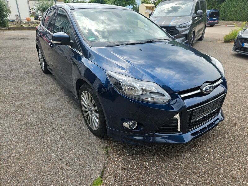 Blau Gebraucht 2012 Ford Focus S Limousine | 6.350 € (Guter Preis) - Bild 1/4