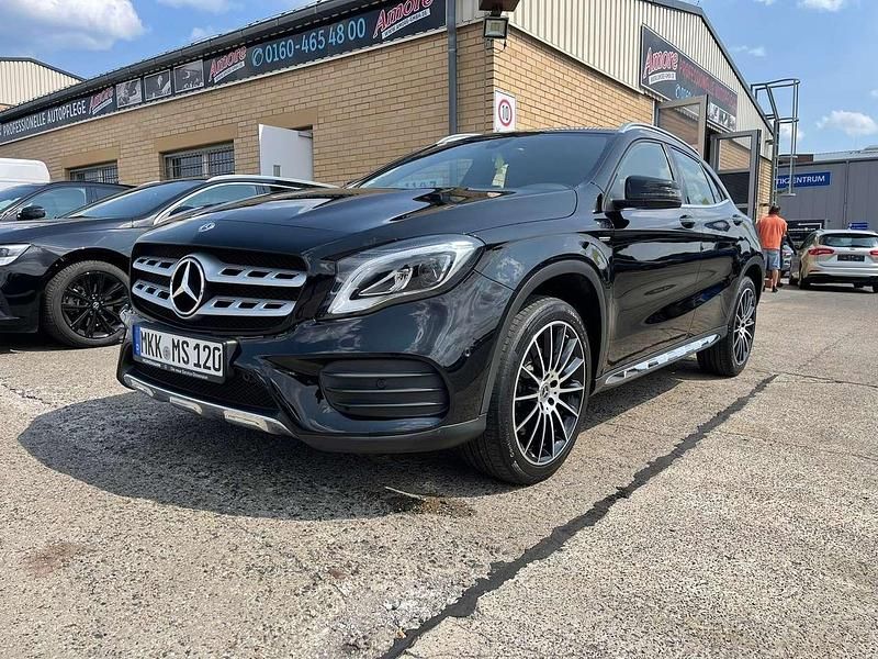 Schwarz Gebraucht 2018 Mercedes GLA220 SUV | 16.099 € (Fairer Preis) - Bild 1/4