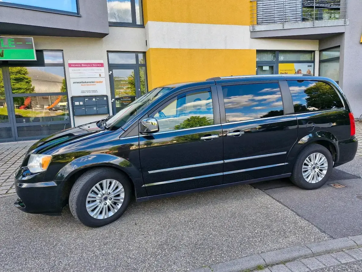 Gebraucht Lancia Voyager 178 PS (130 kW) 2013 Schwarz Van / Kleinbus