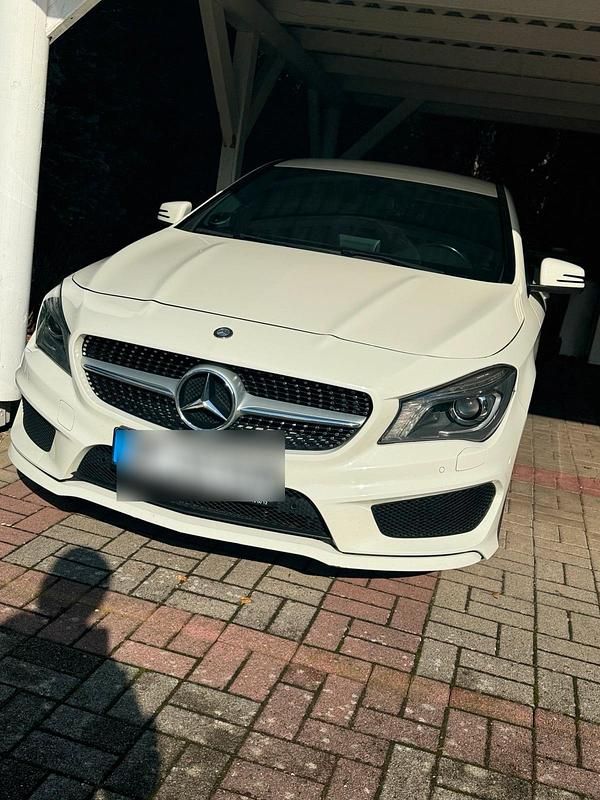 Weiß Gebraucht 2016 Mercedes CLA200 Kombi | 15.800 € - Bild 1/4