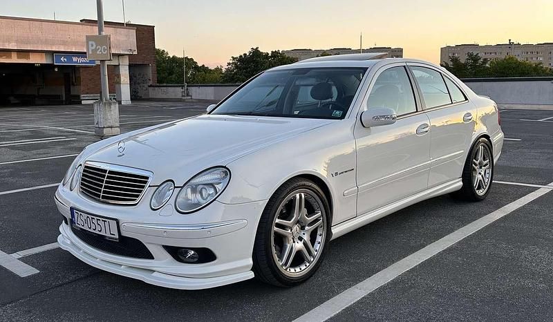 Weiß Gebraucht 2003 Mercedes E55 AMG AMG Limousine | 29.000 € (Fairer Preis) - Bild 1/4