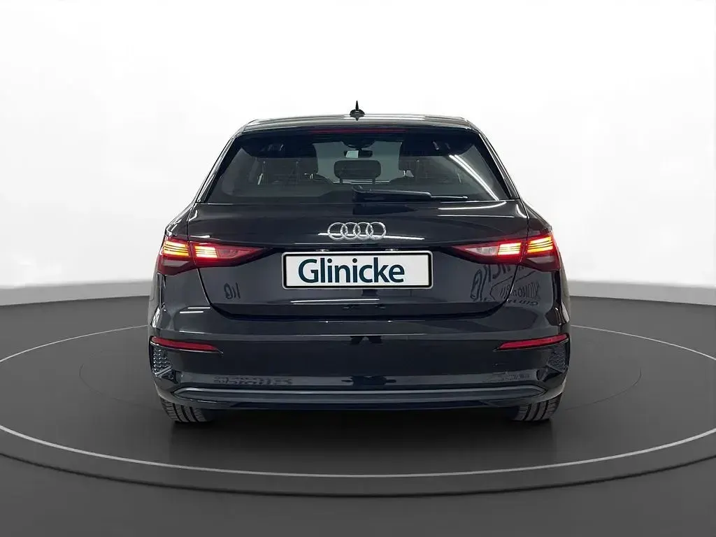 Gebraucht Audi A3 Comfort 110 PS (80 kW) 2022 Schwarz Limousine