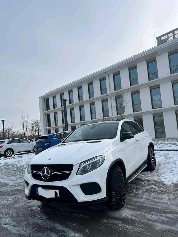 Weiß Gebraucht 2018 Mercedes GLE350 AMG Coupé | 29.900 € (Fairer Preis) - Bild 1/4