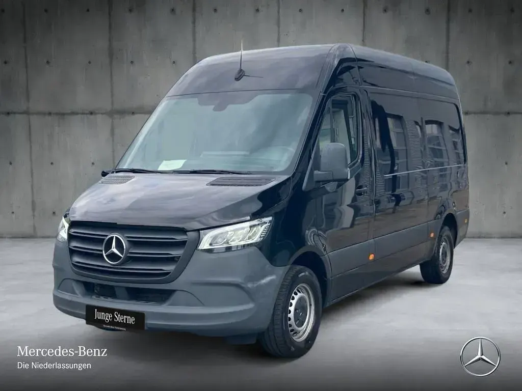 Używany Mercedes Sprinter 150 KM (110 kW) 2021 Czarny Van