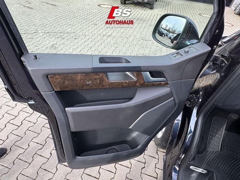 Gebraucht VW Caravelle Highline 204 PS (150 kW) 2018 Starlight blue metallic Van / Kleinbus