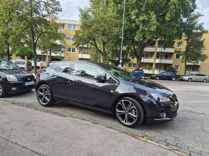 Gebraucht Opel Astra GTC 197 PS (144 kW) 2014 Schwarz Kleinwagen