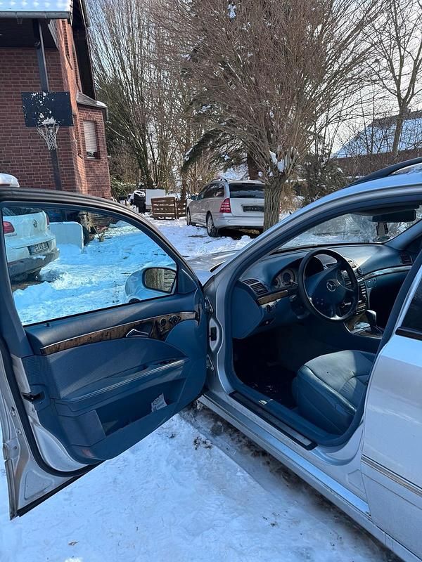 Gebraucht Mercedes E320 204 PS (150 kW) 2004 Silber Kombi