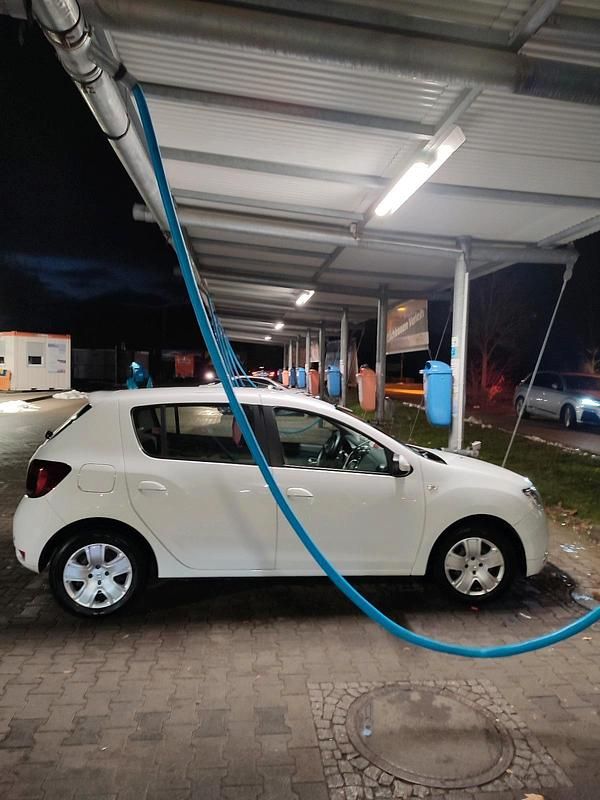 Weiß Gebraucht 2017 Dacia Sandero Kleinwagen | 5.300 € - Bild 1/2