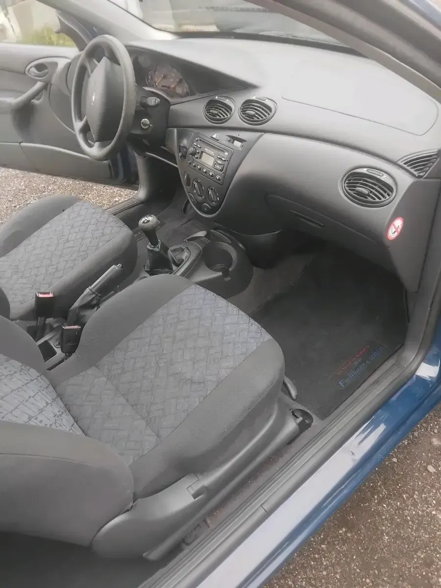 Gebraucht Ford Focus 70 PS (51 kW) 2001 Blau Limousine