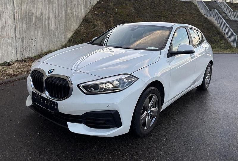 Weiß Gebraucht 2021 BMW 116 Advantage Kleinwagen | 13.200 € (Fairer Preis) - Bild 1/4
