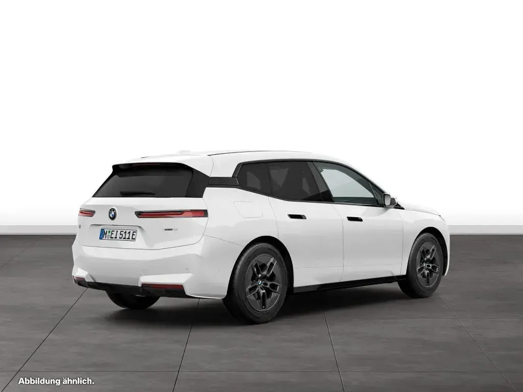 Gebraucht BMW iX 300 kW (408 PS) 2025 Alpinweiss SUV