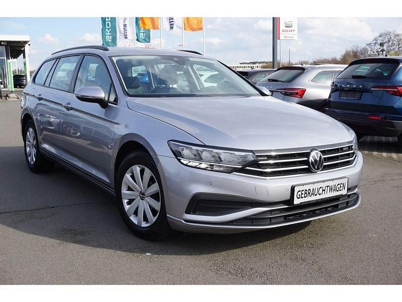 Gebraucht VW Passat 150 PS (110 kW) 2022 Silber Kombi