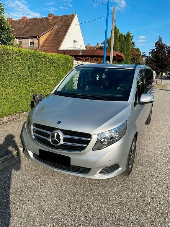 Silber Gebraucht 2016 Mercedes V250 Van / Kleinbus | 13.500 € (Guter Preis) - Bild 1/4