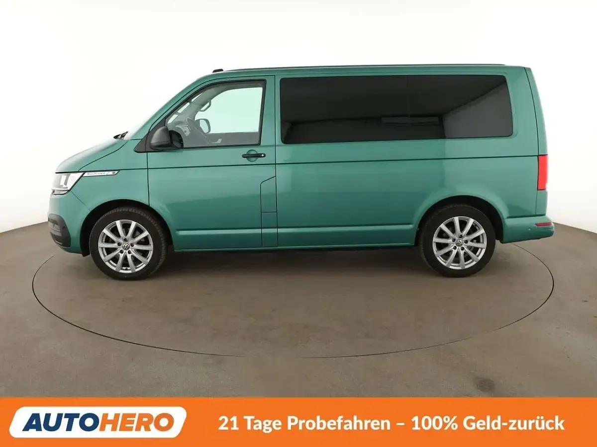 Begagnad VW Multivan Trendline 150 HK (110 kW) 2021 Grön Minibuss