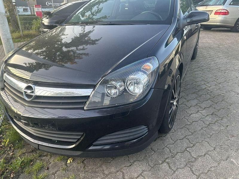 Schwarz Gebraucht 2005 Opel Astra GTC Edition Kleinwagen | 2.390 € (Fairer Preis) - Bild 1/4