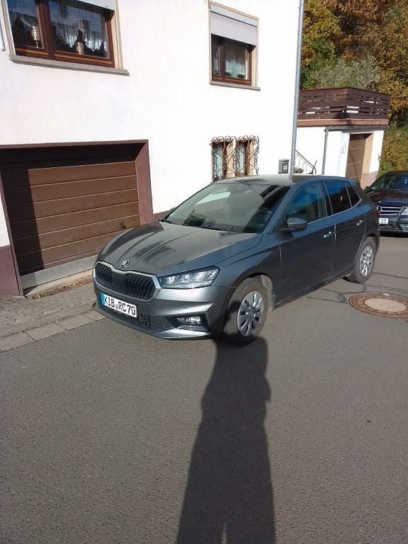 Grau Gebraucht 2023 Skoda Fabia Style Kleinwagen | 15.300 € (Superpreis) - Bild 1/4