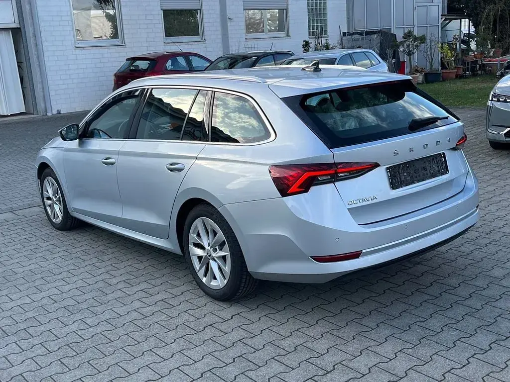 Gebraucht Skoda Octavia Style 150 PS (110 kW) 2021 Brilliantsilber metallic Kombi