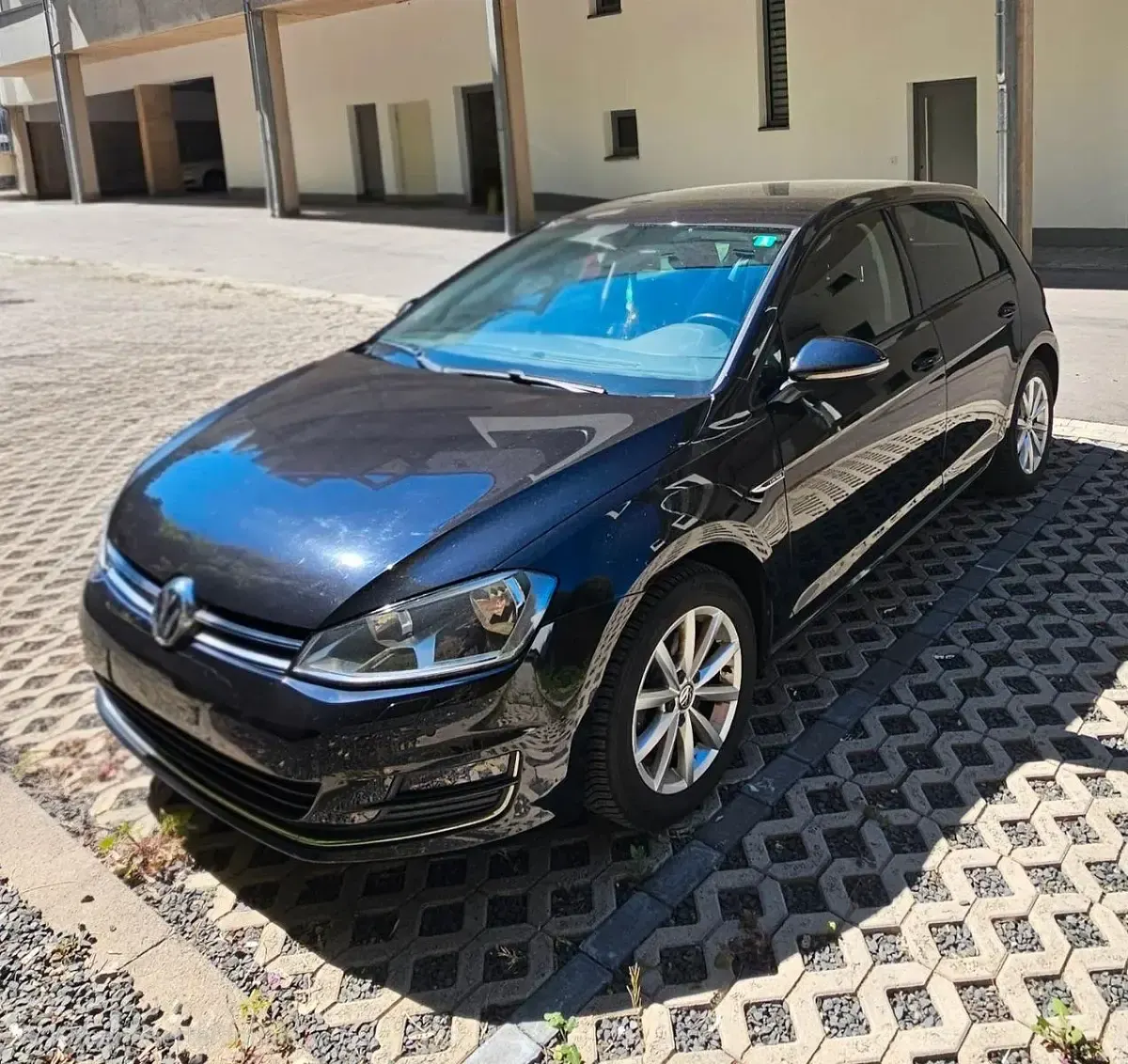 Gebraucht VW Golf VII LOUNGE 86 PS (63 kW) 2015 Schwarz Limousine