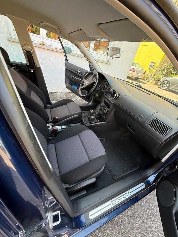 Gebraucht VW Golf IV 75 PS (55 kW) 2002 Blau Kleinwagen