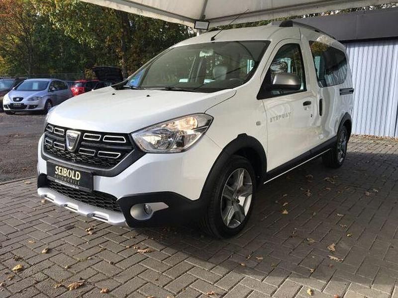 Weiß Gebraucht 2018 Dacia Dokker Celebration Van / Kleinbus | 12.480 € (Fairer Preis) - Bild 1/4
