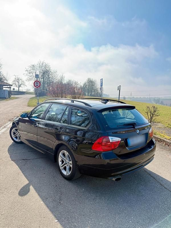 Gebraucht BMW 318 143 PS (105 kW) 2008 Schwarz Kombi