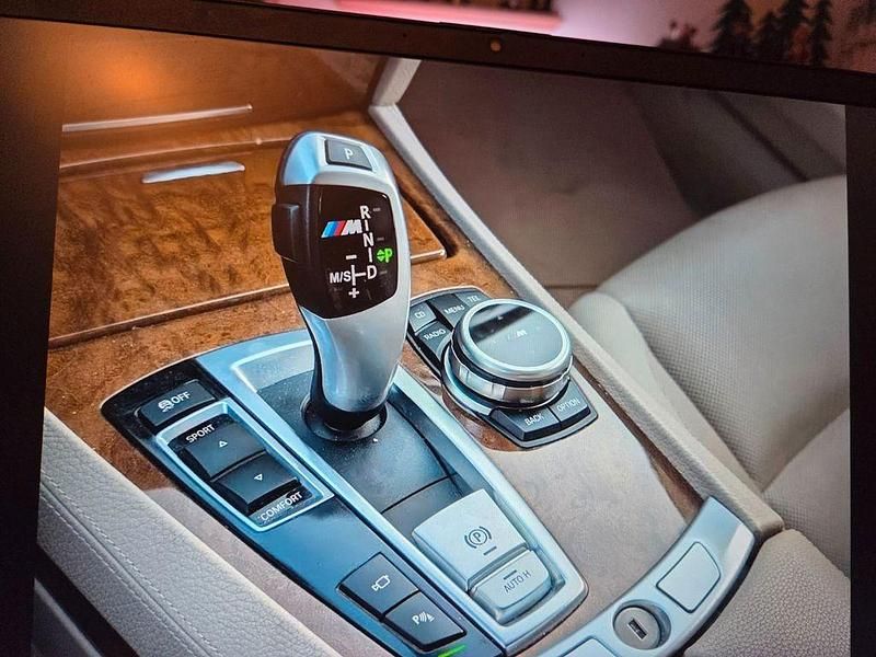 Gebraucht BMW 750 Sport Line 408 PS (300 kW) 2009 Silber Limousine