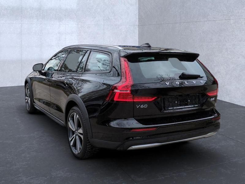 Gebraucht Volvo V60 Plus 197 PS (144 kW) 2023 Onyx black (metallic) Kombi