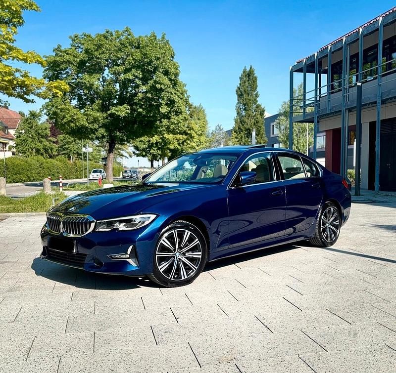 Blau Gebraucht 2019 BMW 320 Luxury Line Limousine | 28.600 € (Etwas zu teuer) - Bild 1/4