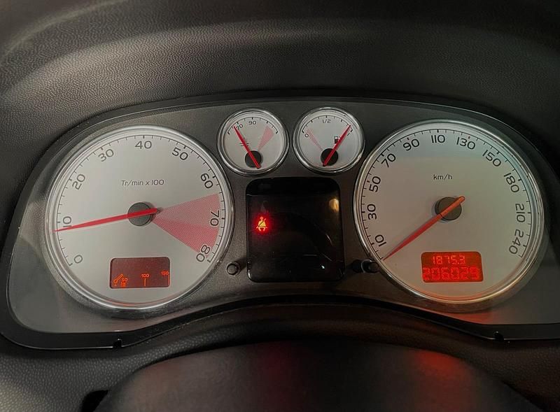 Gebraucht Peugeot 307 CC 109 PS (80 kW) 2005 Schwarz Cabrio