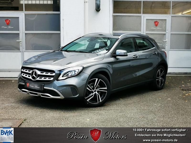 Grau Gebraucht 2018 Mercedes GLA180 SUV | 18.890 € (Fairer Preis) - Bild 1/4