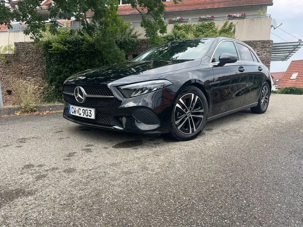 Gebraucht Mercedes A180 Advanced 136 PS (100 kW) 2024 Schwarz Limousine
