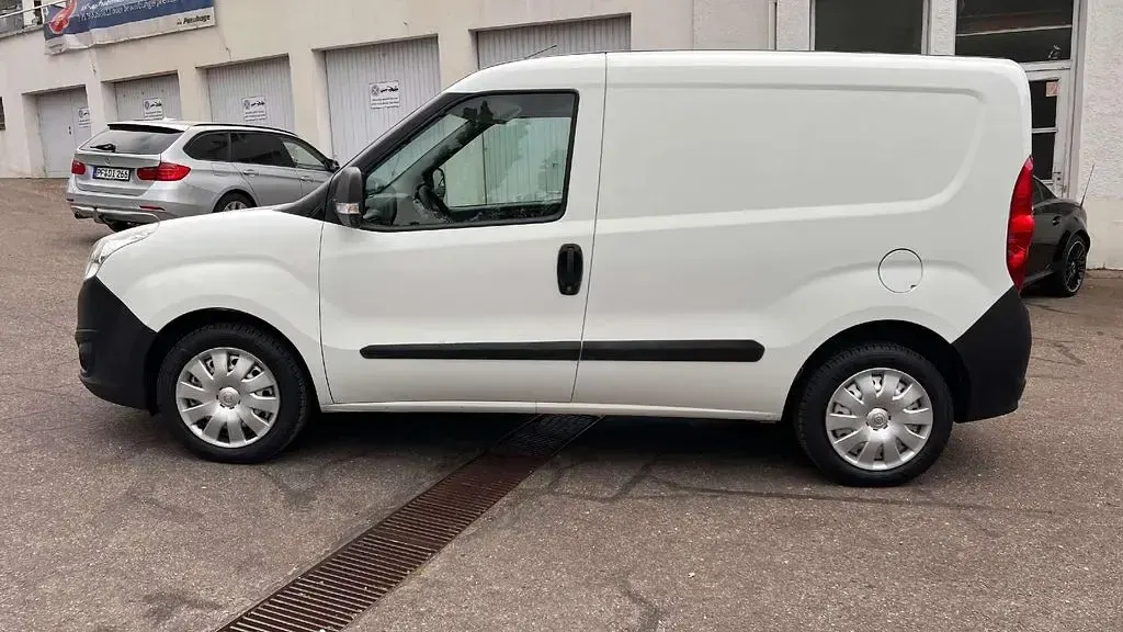 Używany Opel Combo 95 KM (69 kW) 2013 Biały Minivan