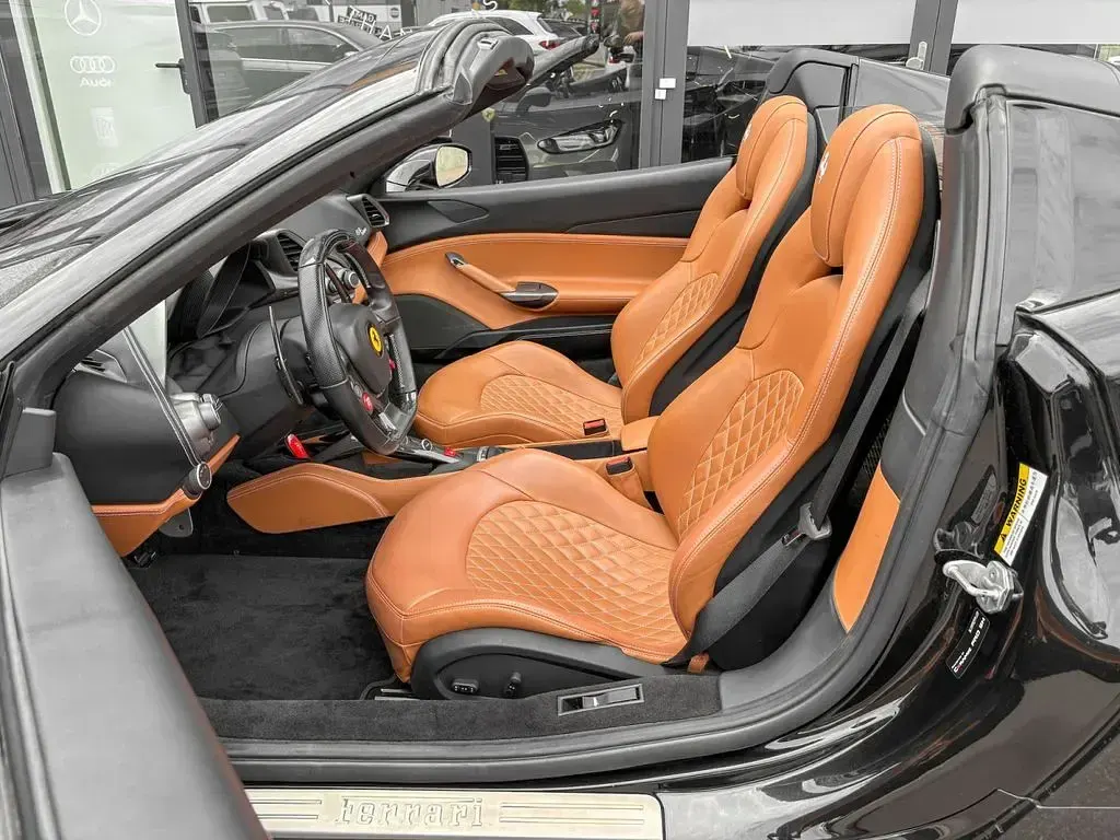 Gebraucht Ferrari 488 669 PS (492 kW) 2017 Schwarz Cabrio