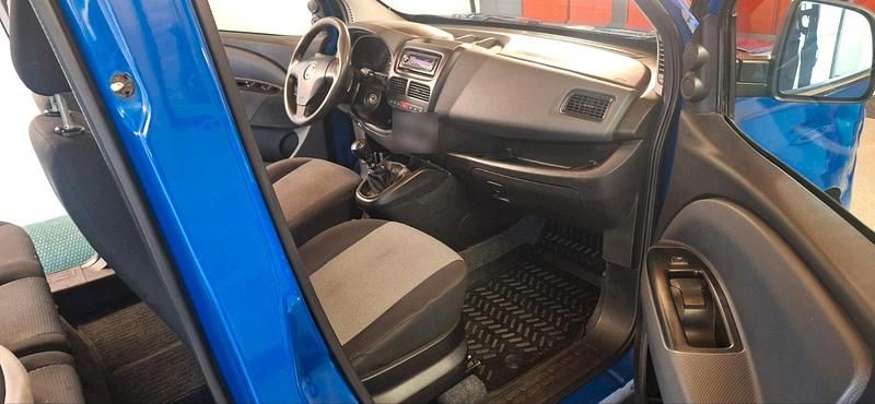 Gebraucht Fiat Doblò 105 PS (77 kW) 2011 Blau Van / Kleinbus