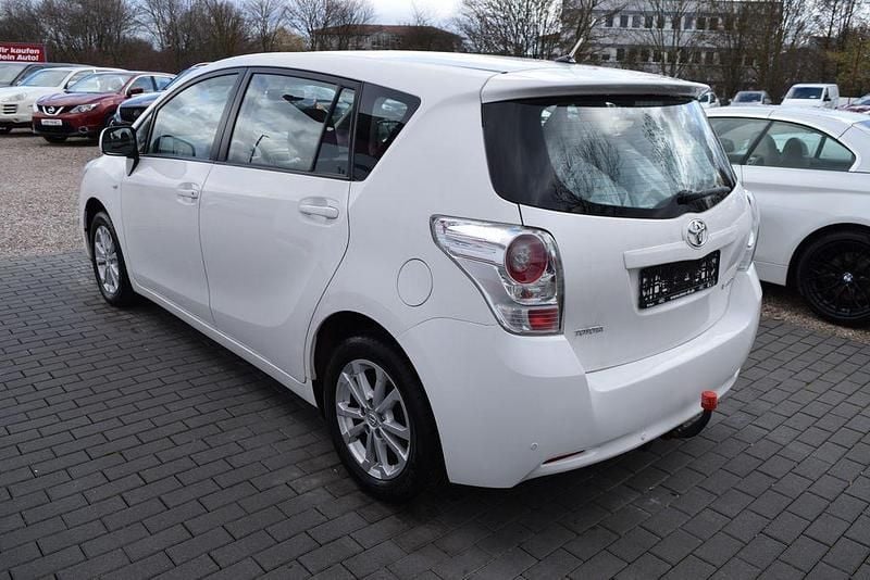 Gebraucht Toyota Verso Edition 132 PS (97 kW) 2011 Weiß Van / Kleinbus