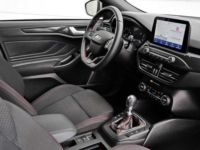 Gebraucht Ford Focus ST-Line 125 PS (91 kW) 2020 Polarsilber metallic Limousine