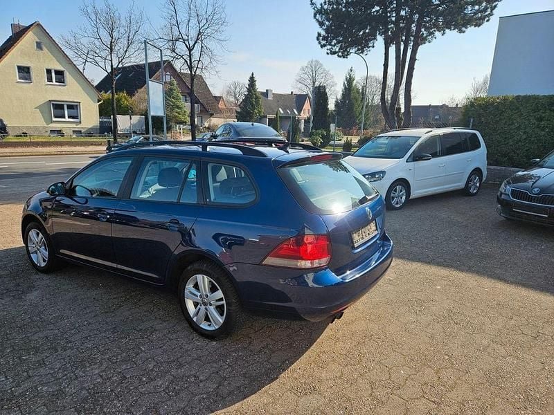 Gebraucht VW Golf VI Match 140 PS (102 kW) 2013 Blau Kleinwagen