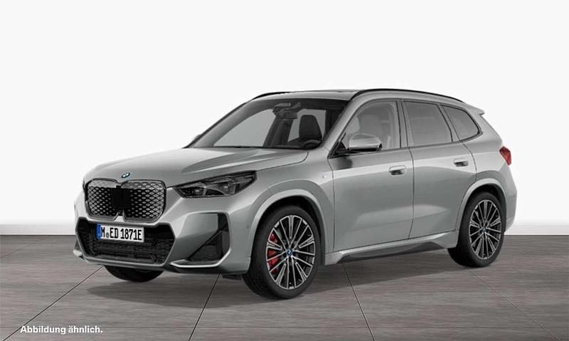 Spacesilber metallic Neu 2025 BMW iX1 M Sport SUV | 74.469 € - Bild 1/4