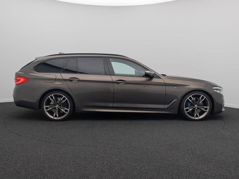 Gebraucht BMW M550 Performance 400 PS (294 kW) 2019 Champagner quarzx08braun Limousine
