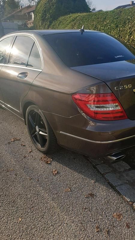 Gebraucht Mercedes C250 204 PS (150 kW) 2012 Braun Limousine