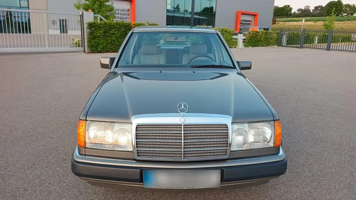 Gebraucht Mercedes 300 110 PS (80 kW) 1991 Grau Limousine