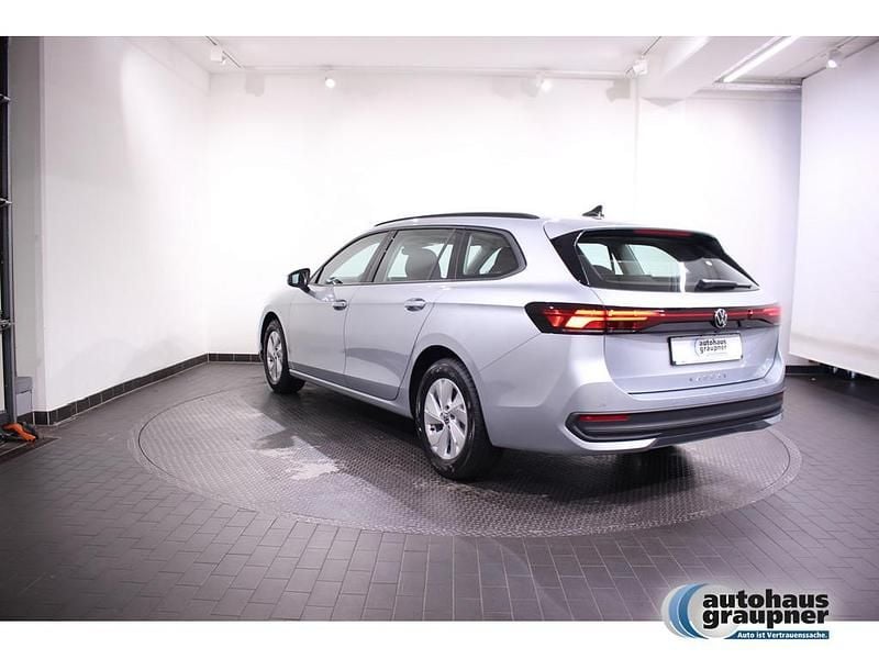 Usata VW Passat 150 CV (110 kW) 2025 Argento Berlina