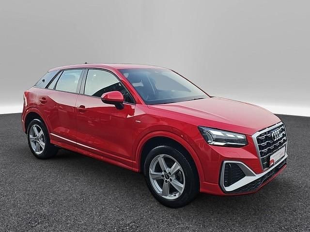 Gebraucht Audi Q2 Ambiente 150 PS (110 kW) 2021 Tangorot metallic SUV