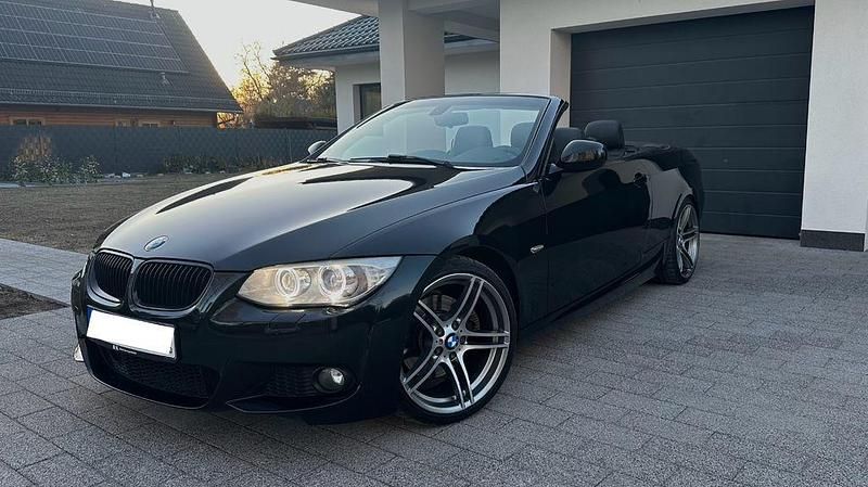 Schwarz Gebraucht 2012 BMW 330 Cabriolet M Sport Cabrio | 16.490 € (Fairer Preis) - Bild 1/4