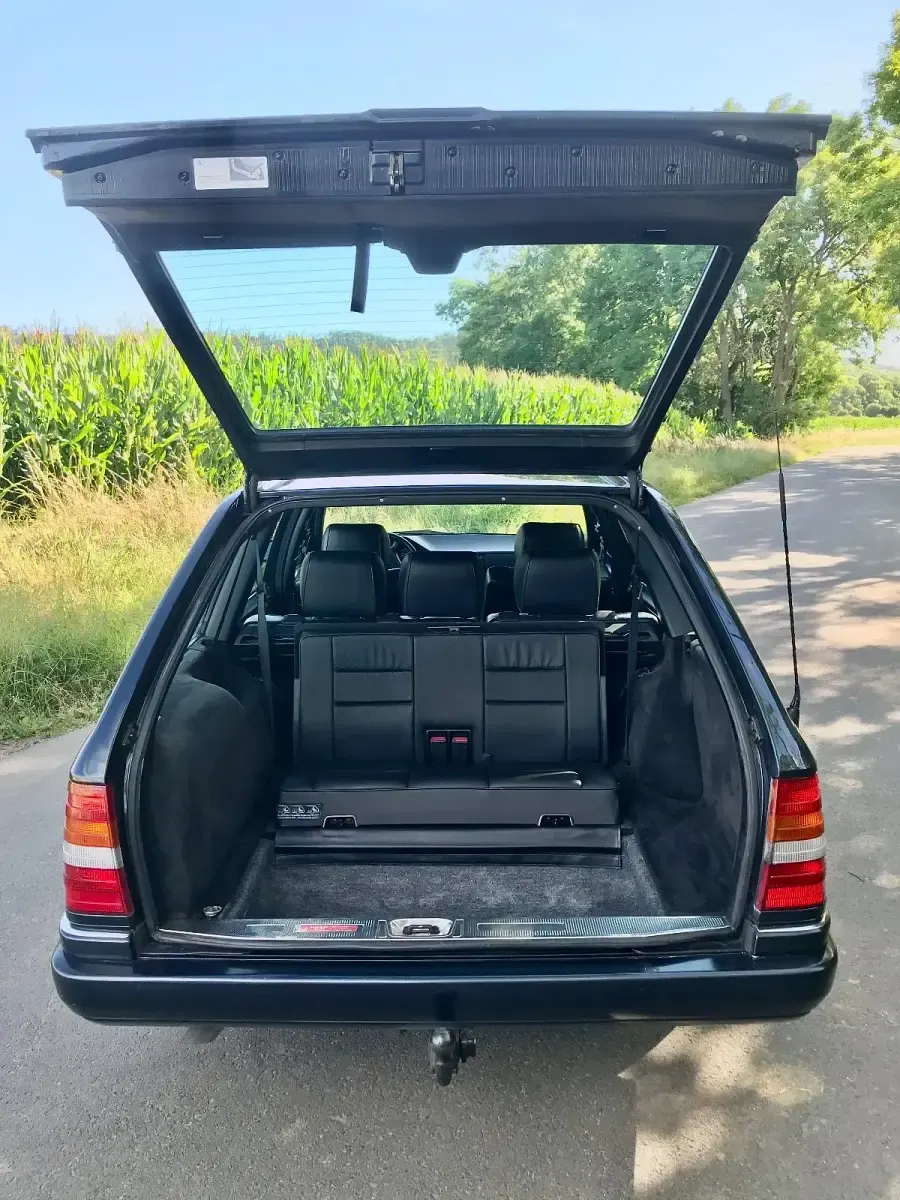 Gebraucht Mercedes E320 220 PS (161 kW) 1996 Schwarz Kombi