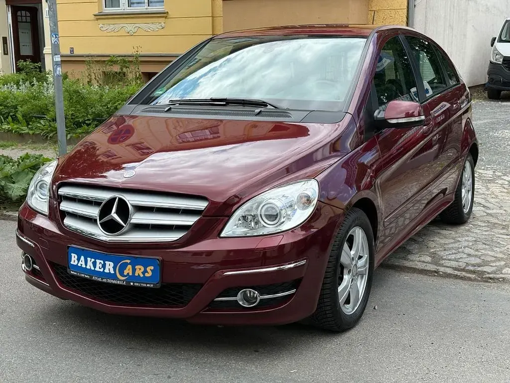 Gebraucht Mercedes B200 136 PS (100 kW) 2011 Rot Van / Kleinbus