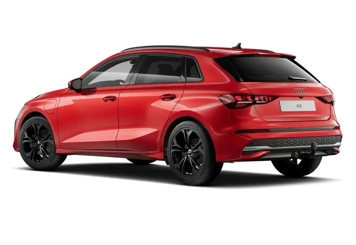 Gebraucht Audi A3 Sport 204 PS (150 kW) 2025 Rot Limousine